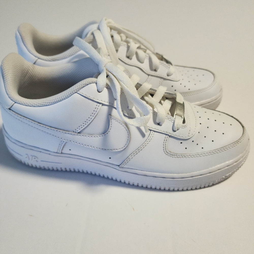 Nike Air Force 1 Low White Casual Shoes, Y7 Women 8.5 Men 7 - Picture 2 of 13